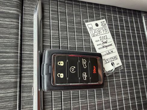 Used 2022 Jeep Wagoneer Series III w/ Premium Group I AWD/4WD image 31