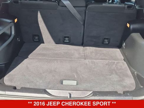 Used 2016 Jeep Cherokee Sport FWD image 31