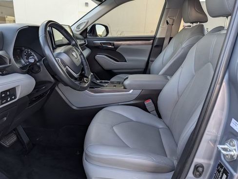 Used 2022 Toyota Highlander Limited image 27