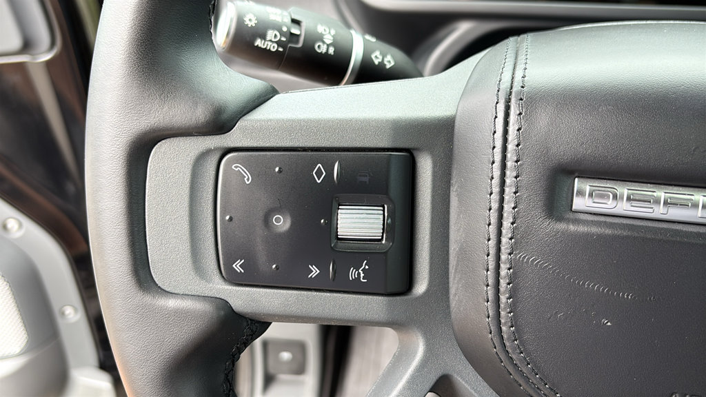 Used 2023 Land Rover Defender 130 X-Dynamic SE AWD/4WD image 13