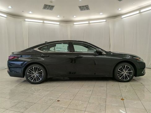 New 2025 Lexus ES 350 w/ Premium Package image 14