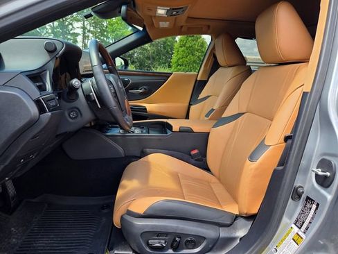 Used 2025 Lexus ES 350 Ultra Luxury w/ Accessory Package (Z2) FWD image 9