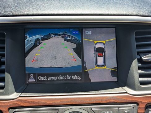 Used 2017 Nissan Pathfinder Platinum FWD image 29