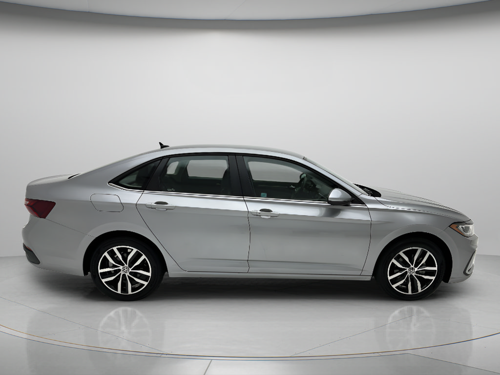 Used 2025 Volkswagen Jetta SE FWD image 6