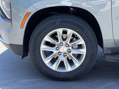 Used 2025 Chevrolet Suburban Premier AWD/4WD image 13