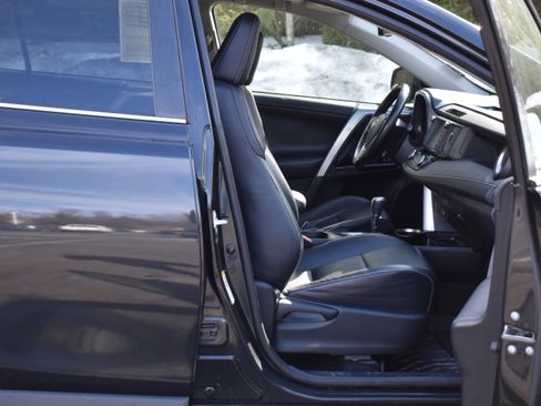 Used 2016 Toyota RAV4 Limited image 30