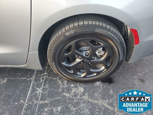 Used 2021 Chrysler Pacifica Limited w/ Premium & Safety Sphere Group image 21