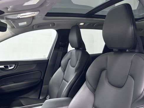 Certified 2025 Volvo XC60 B5 Core AWD/4WD image 12