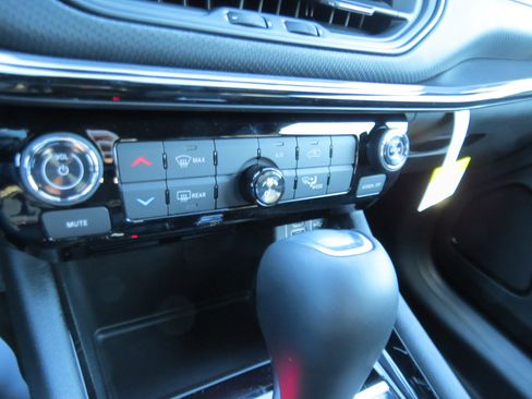 New 2026 Jeep Compass Latitude image 19