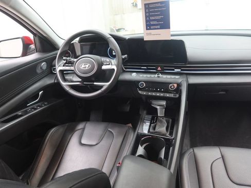 Used 2025 Hyundai Elantra Limited FWD image 14