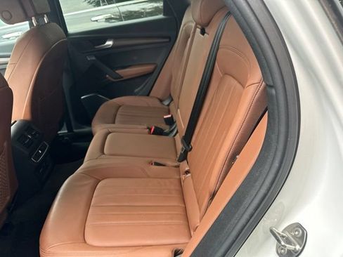 Used 2023 Audi Q5 2.0T Premium w/ Convenience Package AWD/4WD image 10