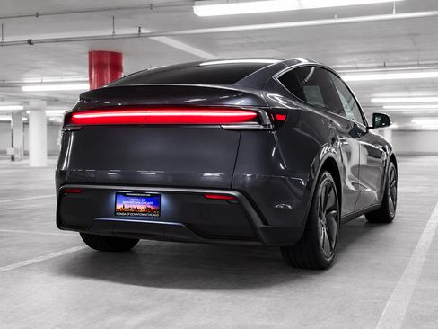 Used 2026 Tesla Model Y 2WD image 6