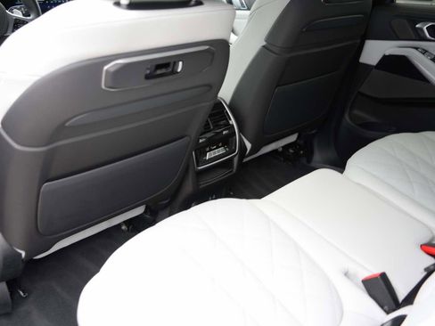 Certified 2024 BMW X7 xDrive40i w/ M Sport Package AWD/4WD image 9