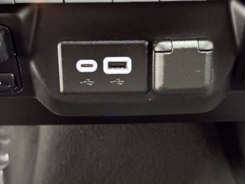 Used 2021 Chevrolet Silverado 1500 Custom image 34