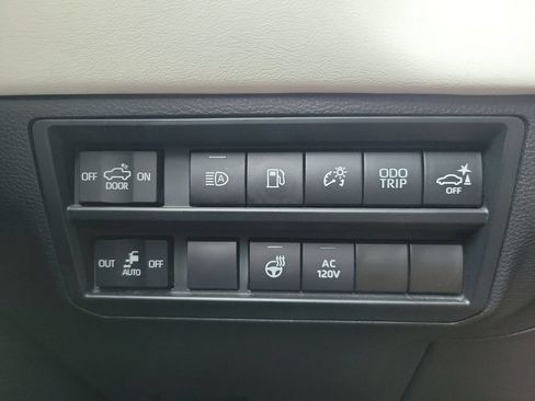 Used 2022 Toyota Tundra Capstone AWD/4WD image 37