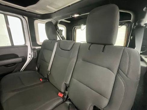 Used 2022 Jeep Wrangler Unlimited Sahara w/ Dual Top Group AWD/4WD image 7