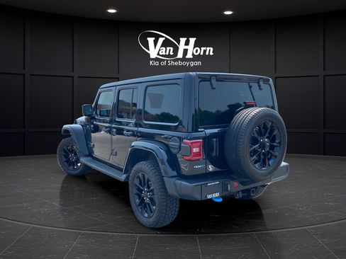 Used 2022 Jeep Wrangler Unlimited Sahara w/ Cold Weather Group AWD/4WD image 5