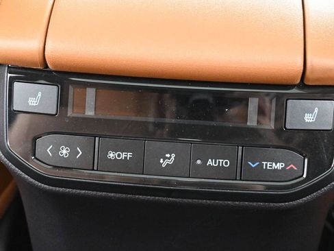 Certified 2025 Toyota Highlander LE AWD/4WD image 39