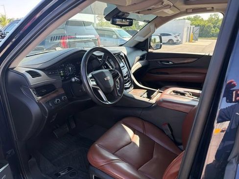 Used 2020 Cadillac Escalade Premium Luxury AWD/4WD image 10