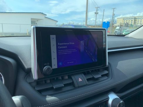 Used 2025 Toyota RAV4 XLE image 21