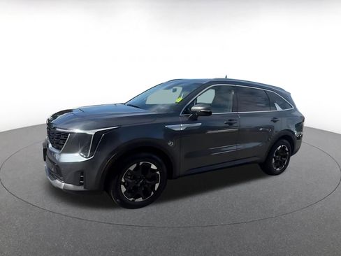 Used 2024 Kia Sorento S image 8