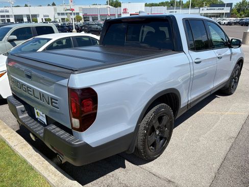 Used 2025 Honda Ridgeline Black Edition image 5