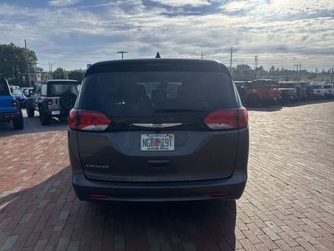 Used 2023 Chrysler Voyager LX FWD image 13