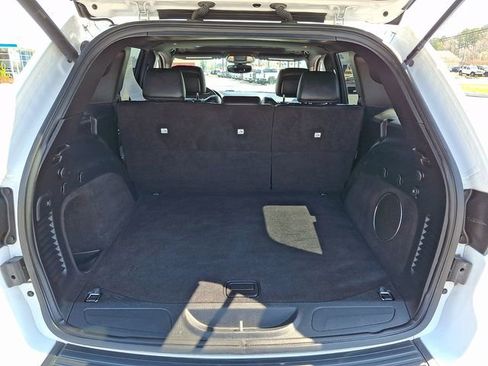 Used 2020 Jeep Grand Cherokee Laredo w/ Laredo X Package image 29