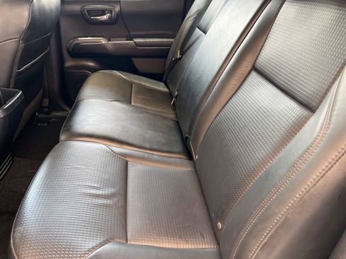 Used 2019 Toyota Tacoma TRD Sport image 27