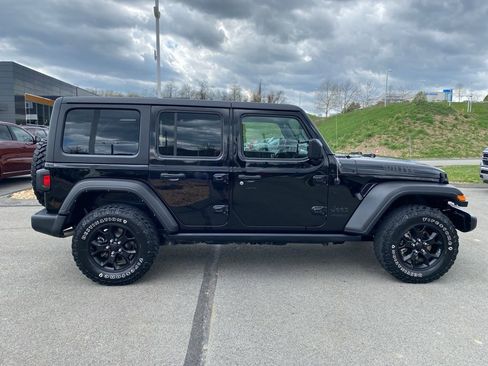 Used 2022 Jeep Wrangler Unlimited Sport AWD/4WD image 2