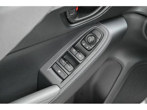 Used 2025 Subaru Crosstrek 2.0i Premium image 15