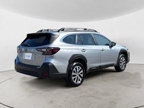 Used 2025 Subaru Outback Premium AWD/4WD image 5