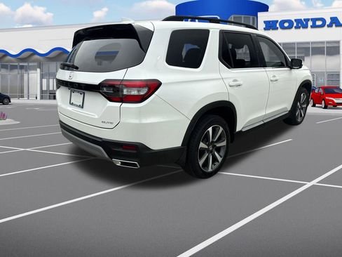 Used 2024 Honda Pilot Elite image 9