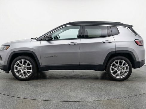 Used 2025 Jeep Compass Limited image 5