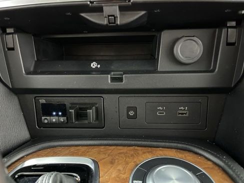 Used 2024 Nissan Armada SL w/ Captain's Chairs Package RWD image 29