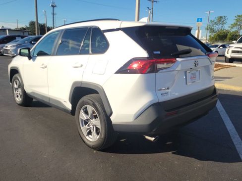 Used 2022 Toyota RAV4 XLE image 4