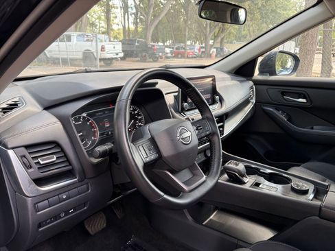 Used 2025 Nissan Rogue SV AWD/4WD image 35
