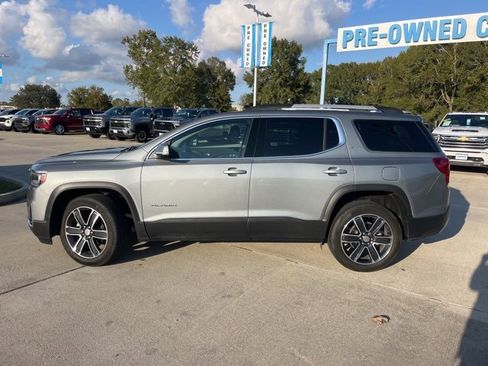 Used 2023 GMC Acadia SLT w/ Preferred Package image 3