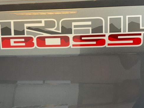 Used 2022 Chevrolet Silverado 1500 LT Trail Boss w/ Convenience Package II AWD/4WD image 36