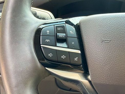 Used 2024 Ford Explorer Platinum w/ Technology Package AWD/4WD image 12