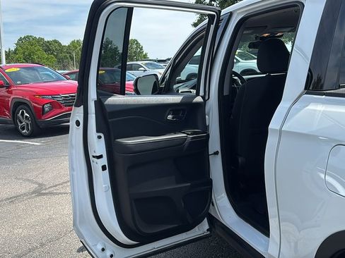 Certified 2023 Honda Ridgeline Sport image 28