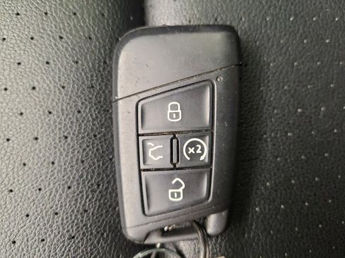 Used 2021 Volkswagen Atlas Cross Sport SEL R-Line image 32