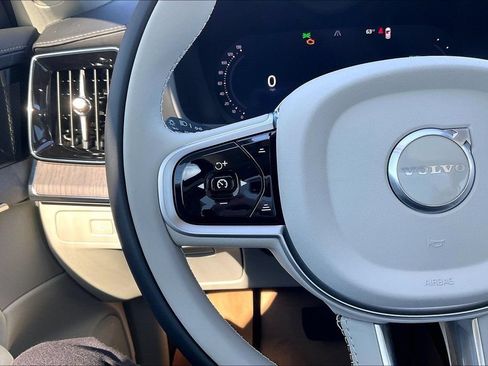 New 2026 Volvo XC90 T8 Ultra w/ Protection Package Premier AWD/4WD image 14
