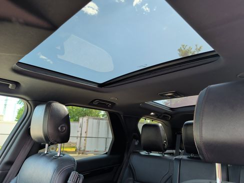 Used 2022 Land Rover Discovery S R-Dynamic AWD/4WD image 27