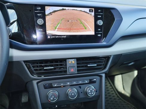 Certified 2022 Volkswagen Taos SE image 18