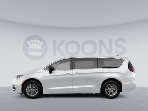 Used 2025 Chrysler Pacifica Select FWD image 2