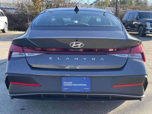 Certified 2025 Hyundai Elantra SE image 3