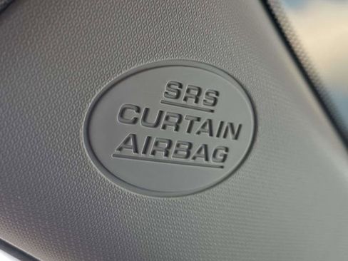 Used 2018 Toyota RAV4 LE FWD image 29