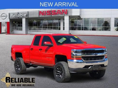 Used 2018 Chevrolet Silverado 1500 LT AWD/4WD image 1