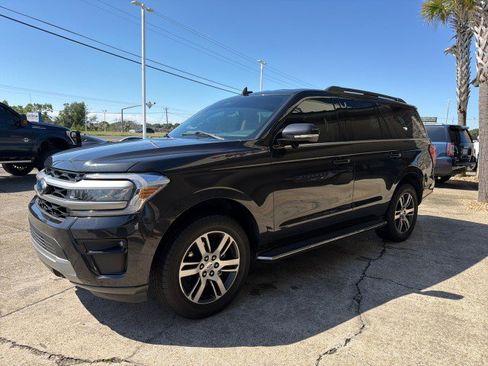 Used 2023 Ford Expedition XLT AWD/4WD image 10